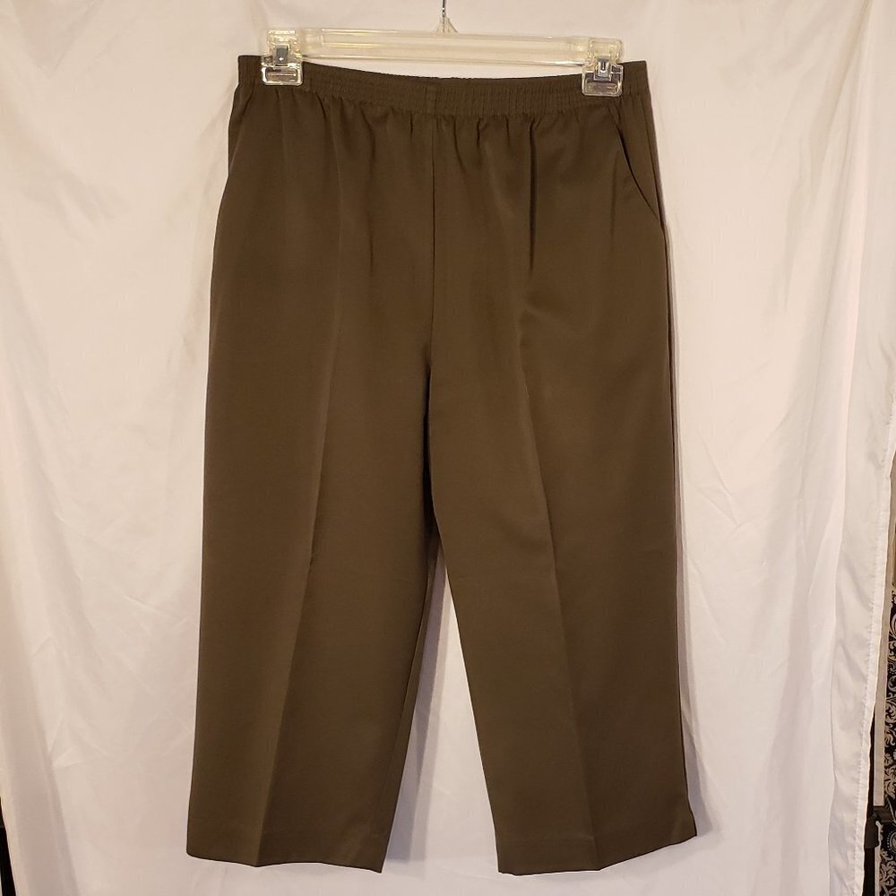 Ladies JARA Green Capris w/Elastic Waistband - 10